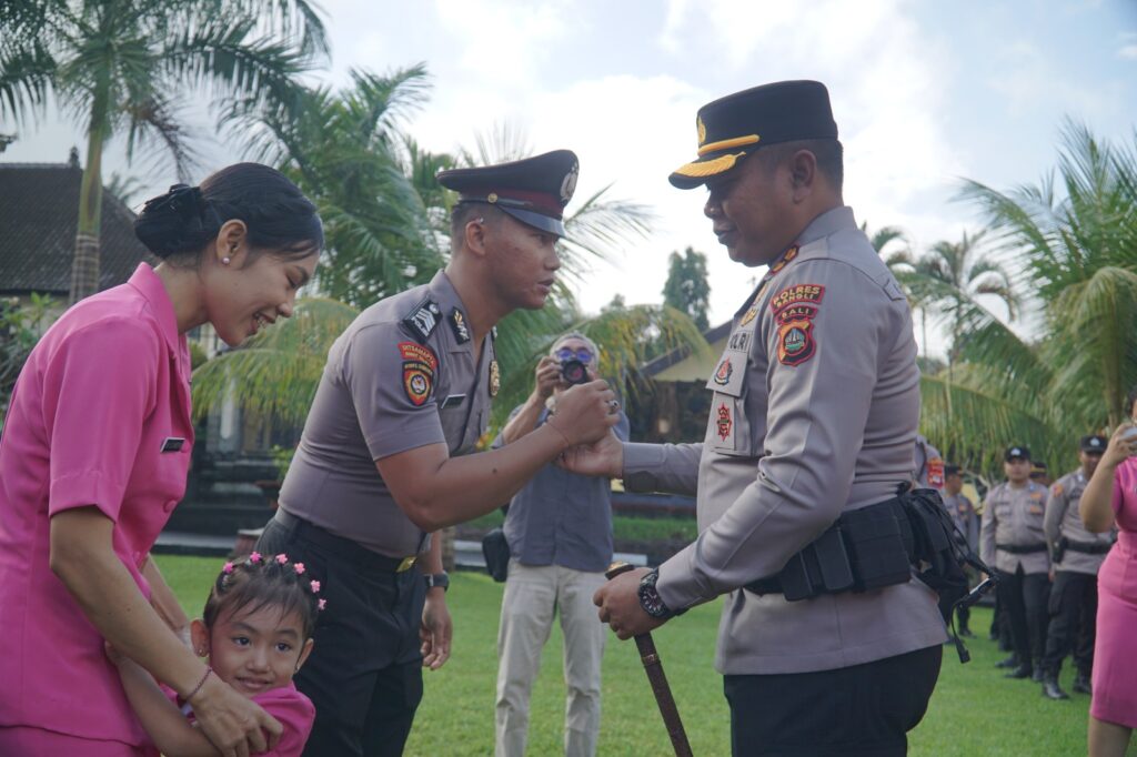 Polres Bangli Gelar Upacara Laporan Kenaikan Pangkat Anggota Polri.